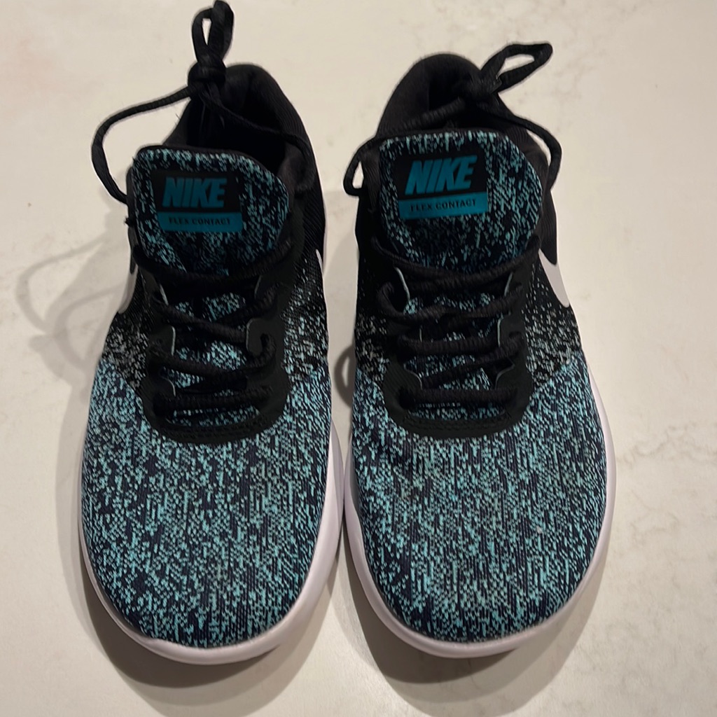 Nike Size 75 Sneakers Previously Worn Nike Size 75 Sneakers Previously Worn